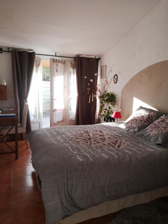 La Colombe Bed & Breakfast Tourrettes Bagian luar foto
