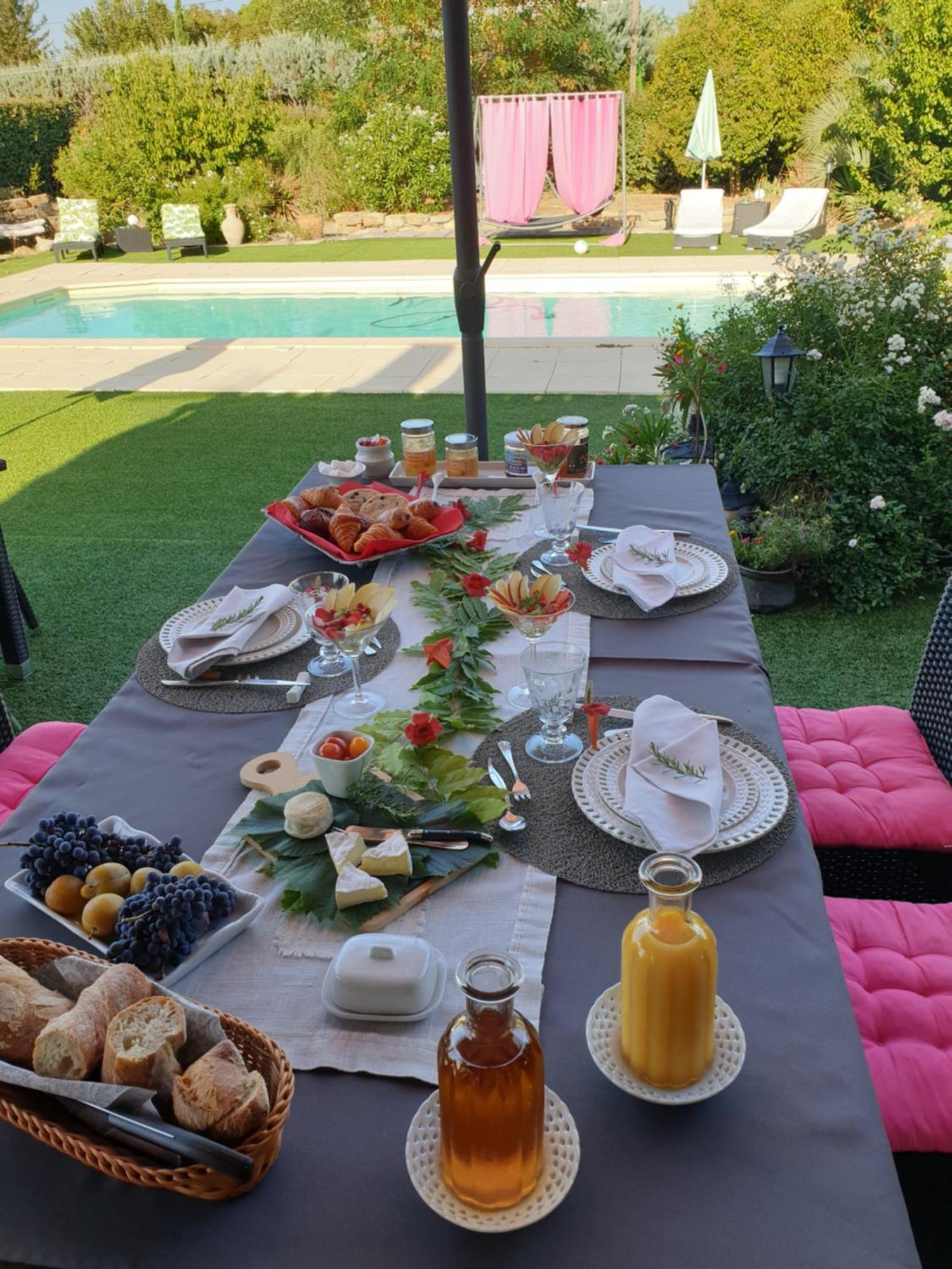 La Colombe Bed & Breakfast Tourrettes Bagian luar foto