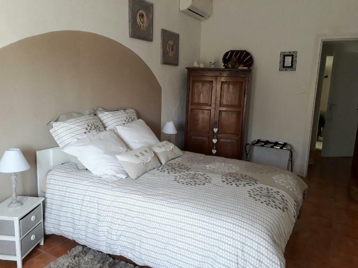 La Colombe Bed & Breakfast Tourrettes Bagian luar foto